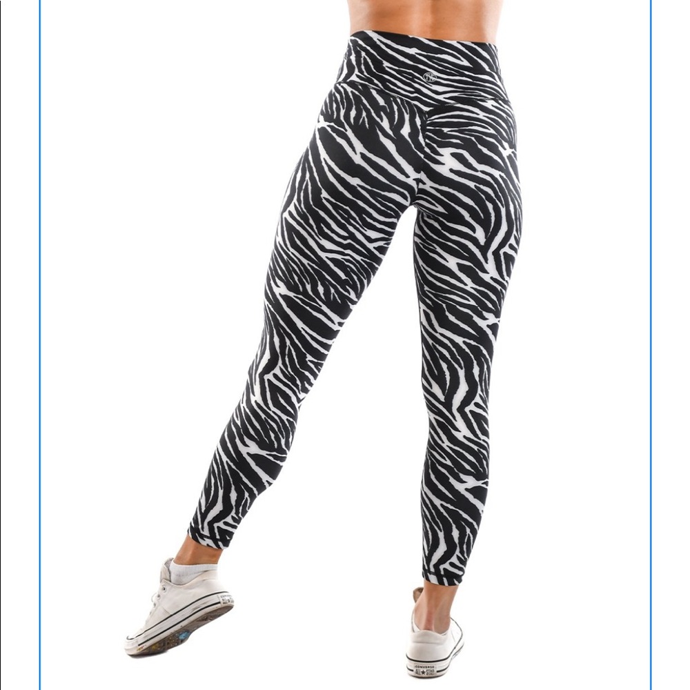 Scrunch butt animal print leggings